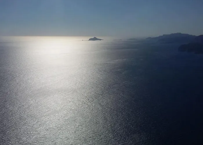 4 Pers Coeur Du Lavandou 5mn A Pied Des Plages Le Lavandou